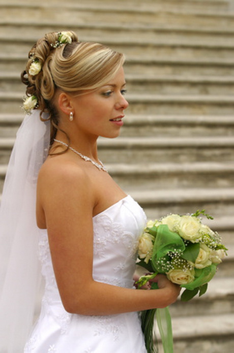 Brautfrisuren halb hochgesteckt mit schleier brautfrisuren-halb-hochgesteckt-mit-schleier-83-8