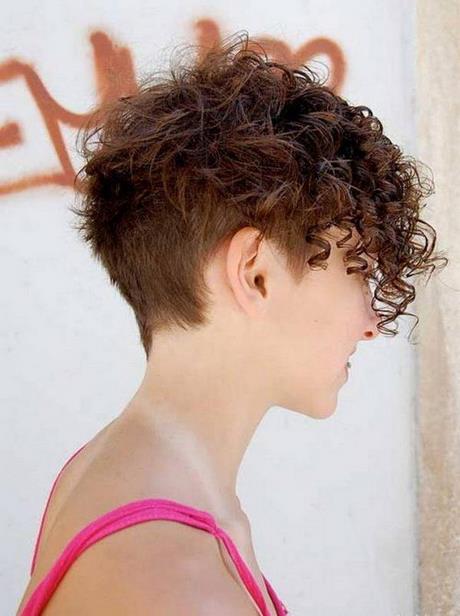 Frisuren kurze lockige haare frisuren-kurze-lockige-haare-47_13